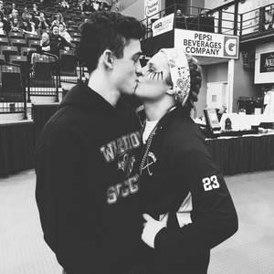 Meet your Posher, Maci